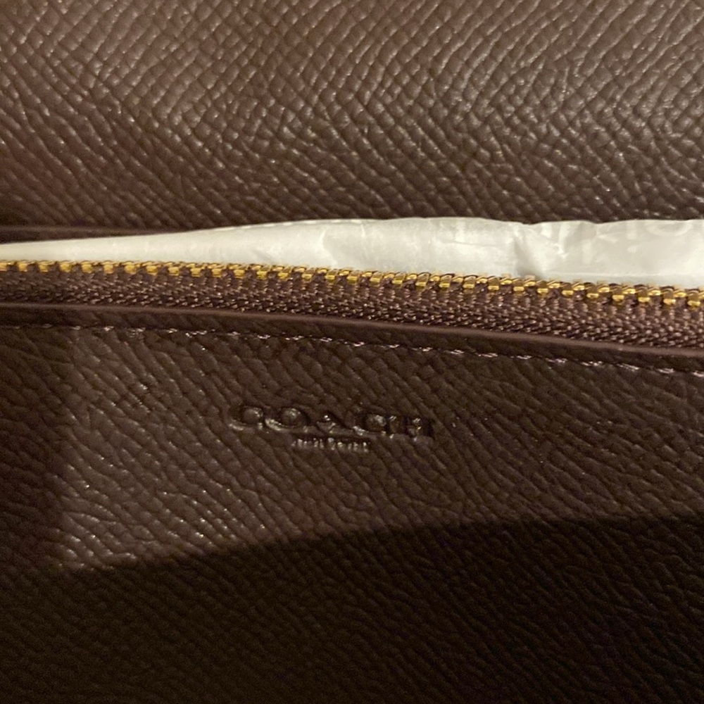 Coach Shimmering Red Crossbody Clutch, Never used with original packing - Picture 5 of 11